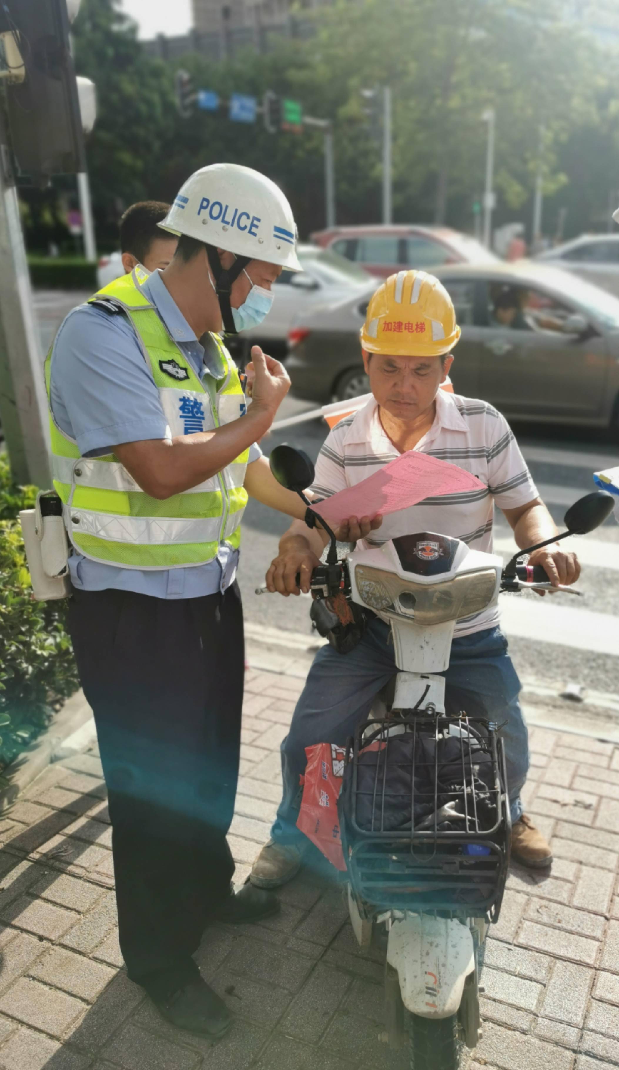 张冠忠:严格执法 人性关怀 让出行更文明