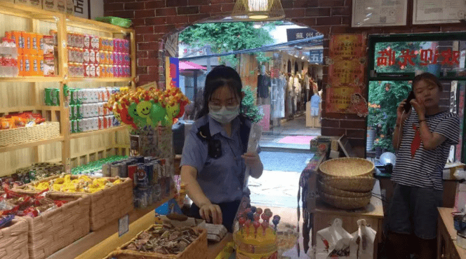 广告|老婆乖乖丸、老公温顺颗粒......503件“网红”零食被处置