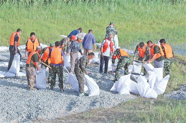 防汛一线·直击丨街津口 三村合力堵管涌