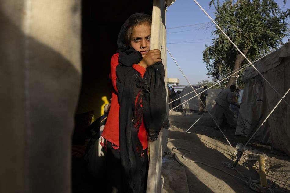 图集为了活命只能逃阿富汗难民流离失所艰难寻求庇护