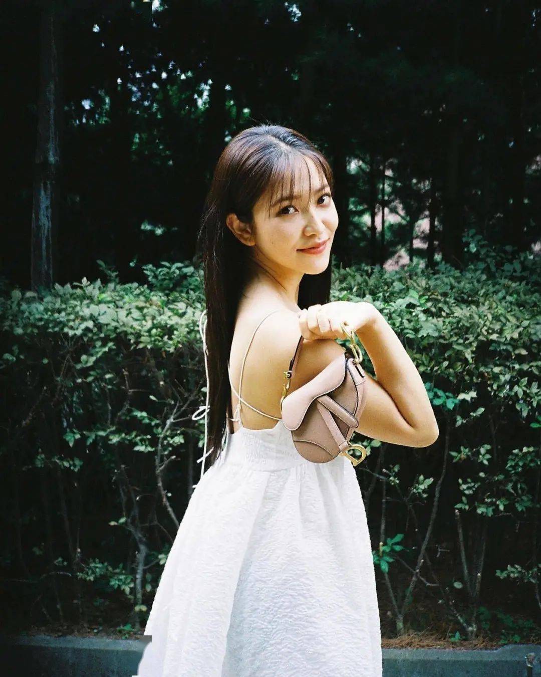 夏天|裙子里面别穿“安全裤”了！2021最流行这样穿！
