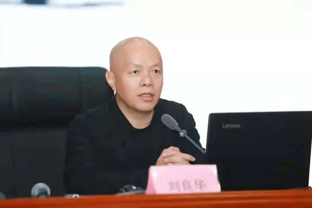文 / 刘良华华东师范大学课程与教学研究所教授博士生导师文 / 刘学军