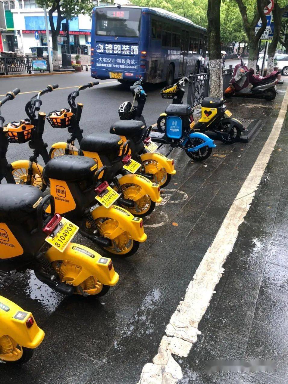 美团小黄车率先装上头盔了但尚未能骑行网友一致反映卫生问题能解决吗
