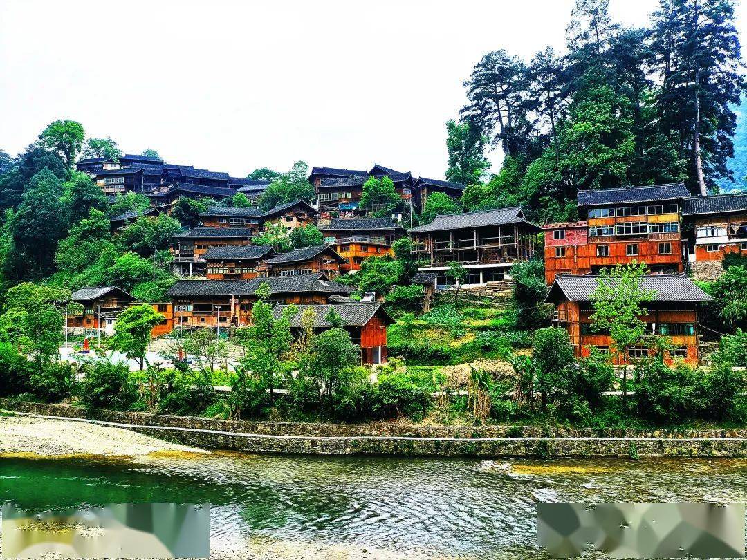 依山傍水的郎德苗寨你确定不来感受一番?