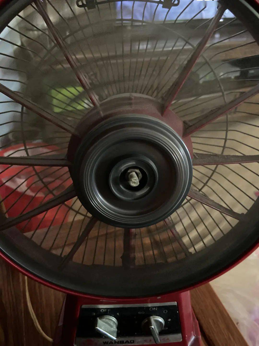 凤凰牌fyt-25 转页式电风扇,广东顺德陈村镇新昇风扇厂制造.