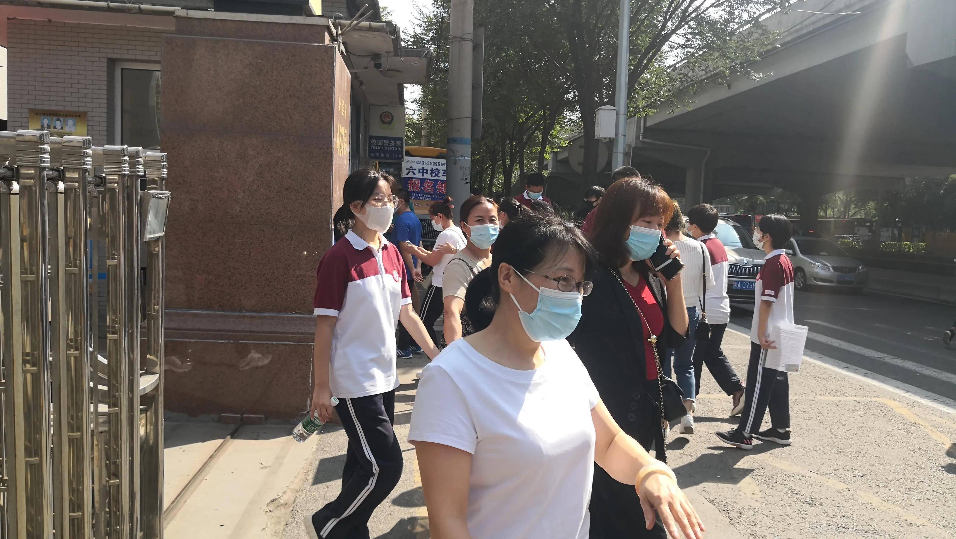 二中学生打架 0e8b0ddcd36849d8a800c309bf7e0c3e.jpeg