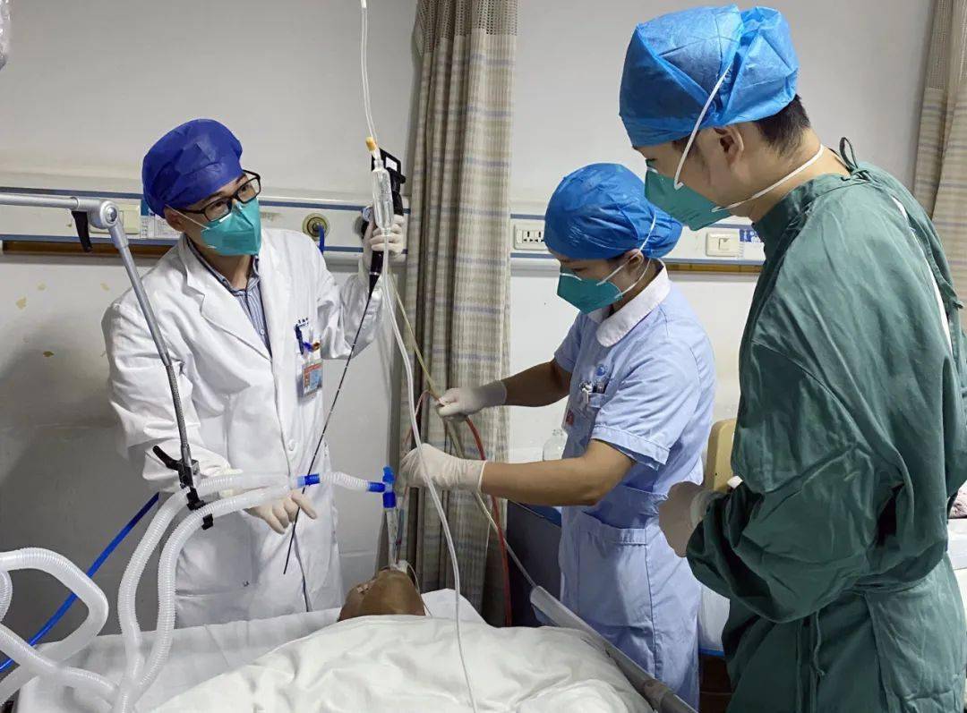 7小时生死时速多学科联合成功救治大咯血患者