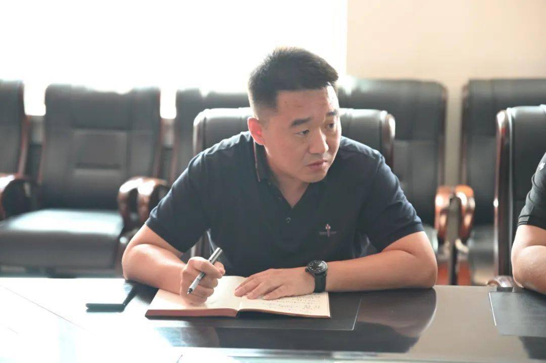 会上,农业发展部部长李智国对秋收生产形势进行了全面分析,并对当前