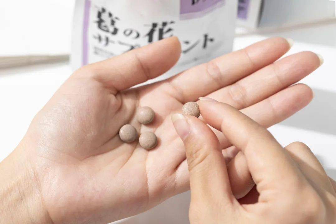 日本轻松减重 小丸子 每天吃4粒 一个月肥肚变成 小蛮腰 葛花