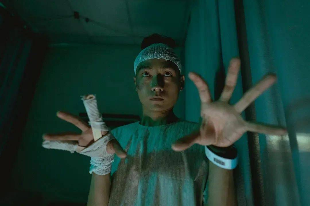 程伟豪|说来好笑，我最近追的悬疑剧竟然是苏打绿新专的MV