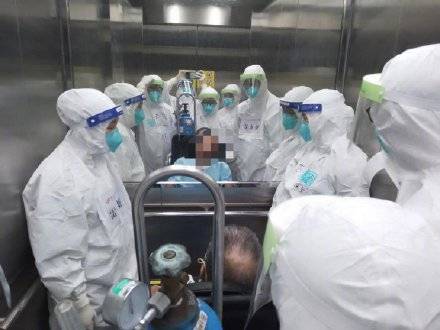 医护|5医护花2小时带八旬新冠患者晒太阳：“那一刻，明显看到了他眼里的光”