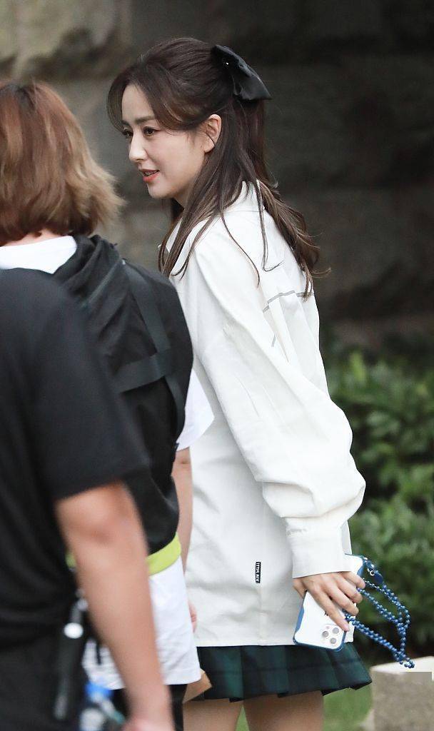 佟丽娅|美丽依旧~佟丽娅两套搭配穿出时尚女神范