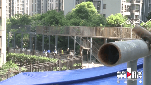 活动|小区幼儿园搭建“天桥” 城管局：涉嫌违规，已叫停！