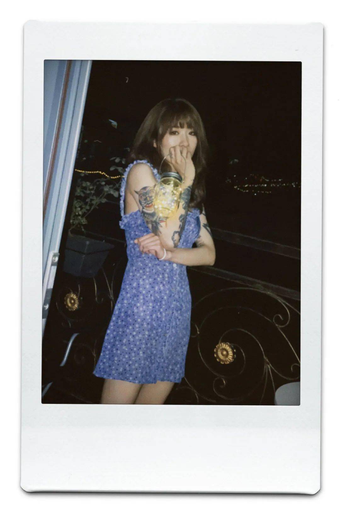 木秦小姐姐的颜很容易让人自动代入偶像剧,即使是酷酷的西装也能被她