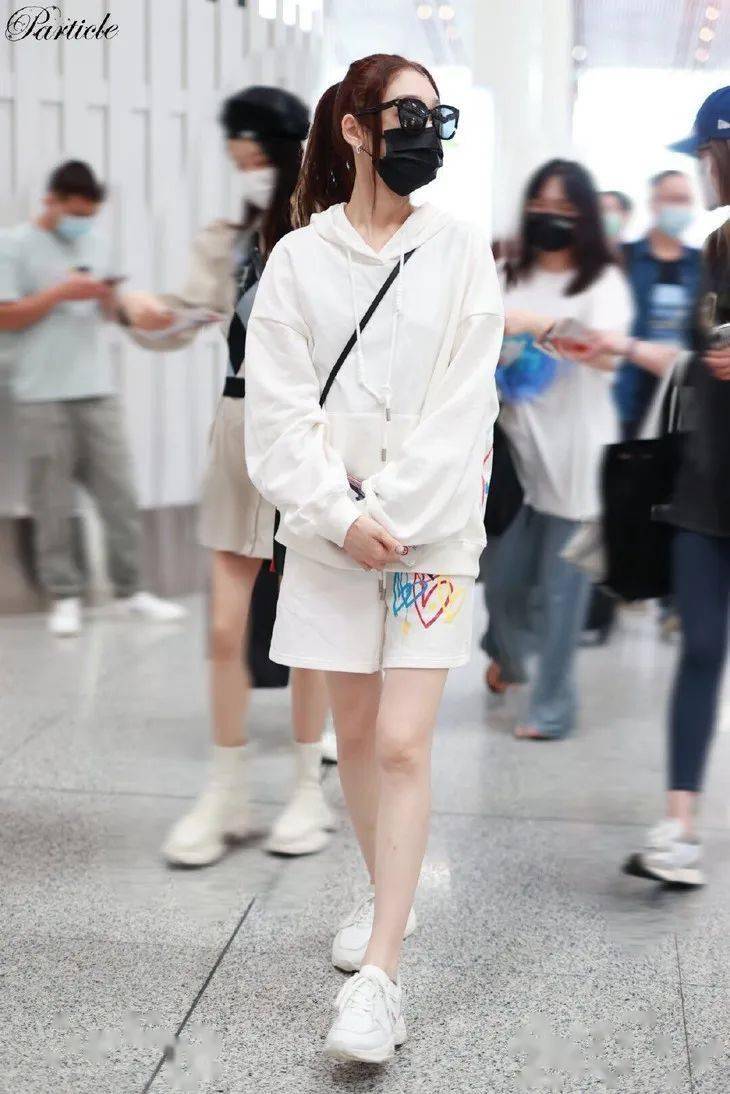 套装|衣品挖绝机 | 女明星：三五百的某宝套装真好穿