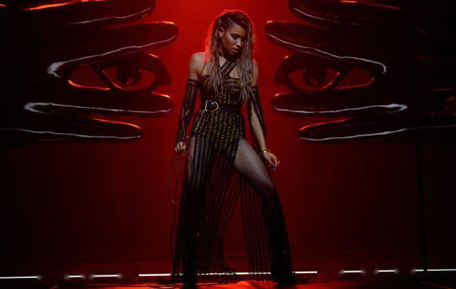 朱尼·斯莫利特|《猛禽小队》番外立项 黑金丝雀将拥有单行电影