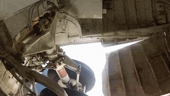 徒手扒飞机成功的概率有多大?_起落架