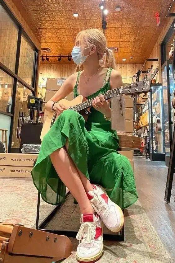 科技|2021年度最火的科技绿色，谁穿谁高级