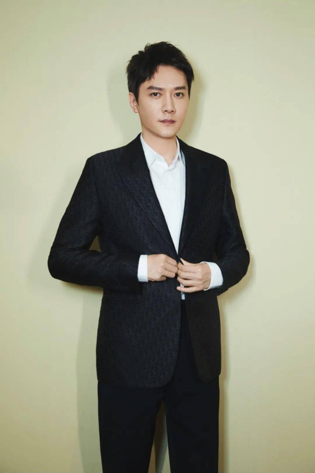 娱乐笔记:张墙倒众人推?冯绍峰为儿童监护权而战?张若昀把唐艺昕绑起来了?
