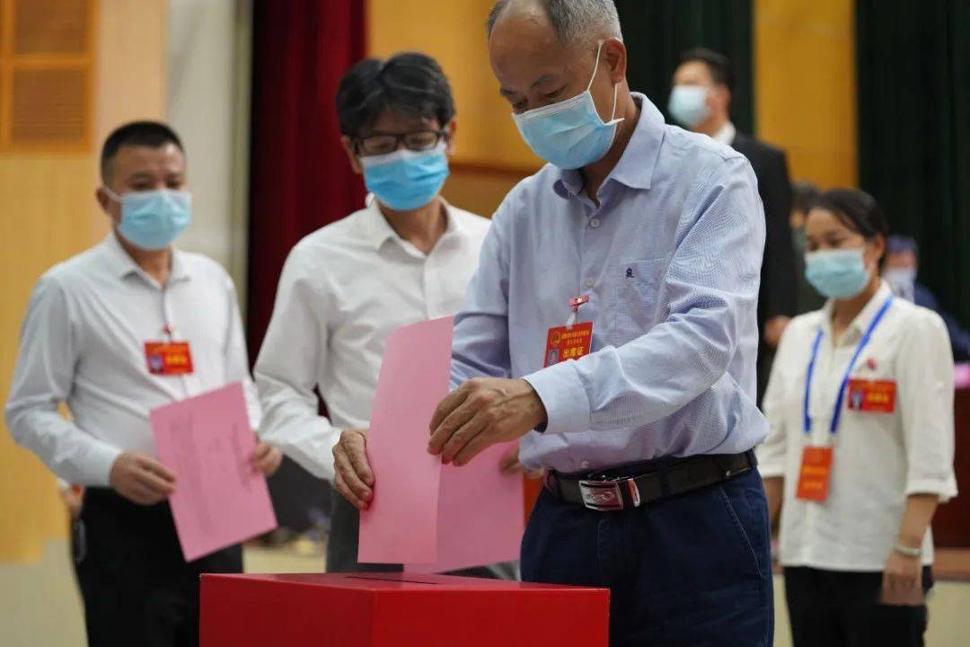张杨彬当选英德市人民政府市长