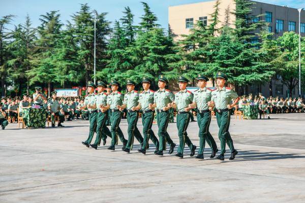 武警河南省总队组织千余名新兵进行队列会操
