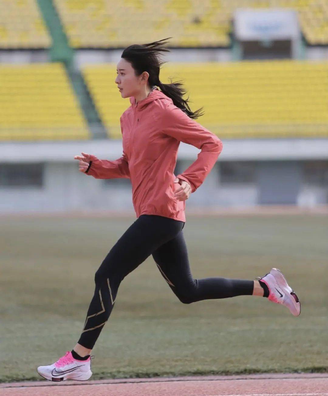 韩国女跑步运动员图片