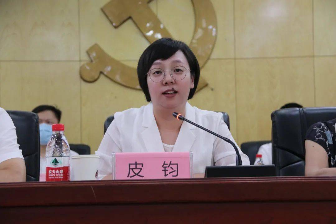 县委常委,统战部长皮钧向受到奖励资助的师生,送上了美好的祝愿!