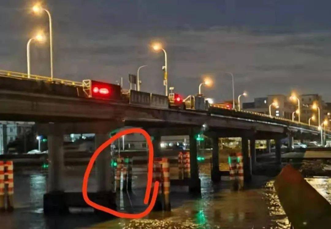堪忧南沙西樵大桥昨夜又被撞了肇事船只自行驶离了海事部门连夜介入