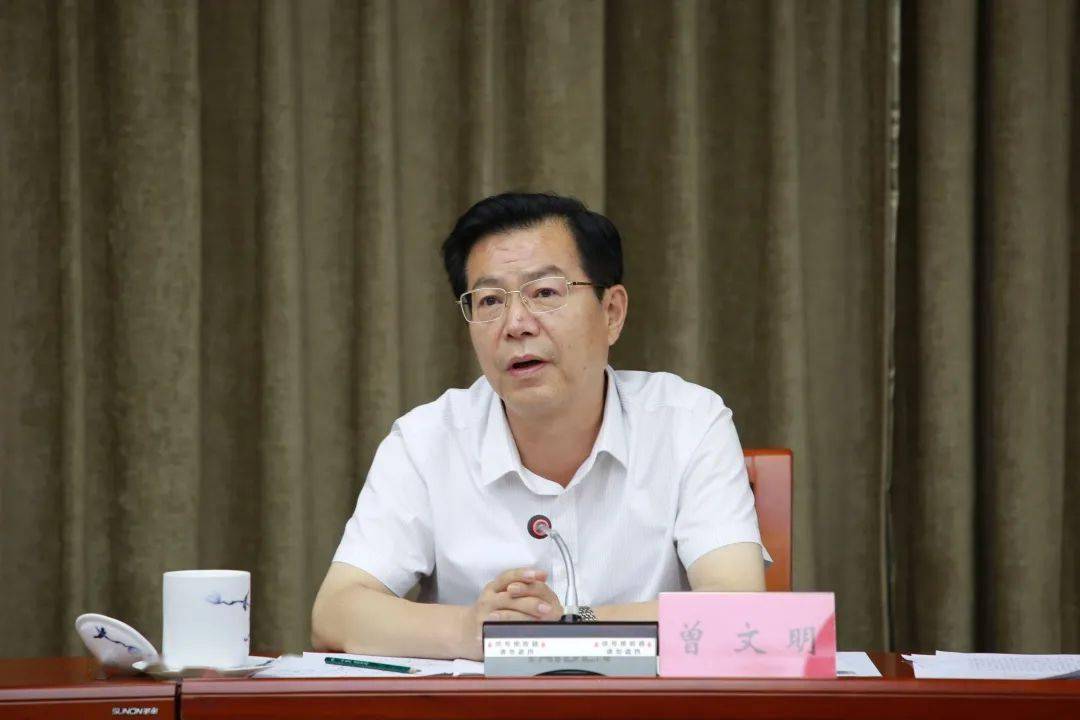 曾文明出席我省优化营商环境情况座谈会