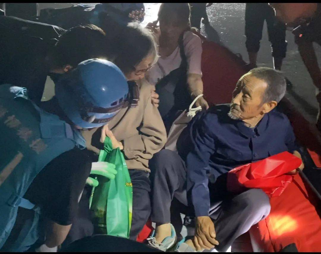 新区山海情志愿救援联盟驰援河南平安凯旋