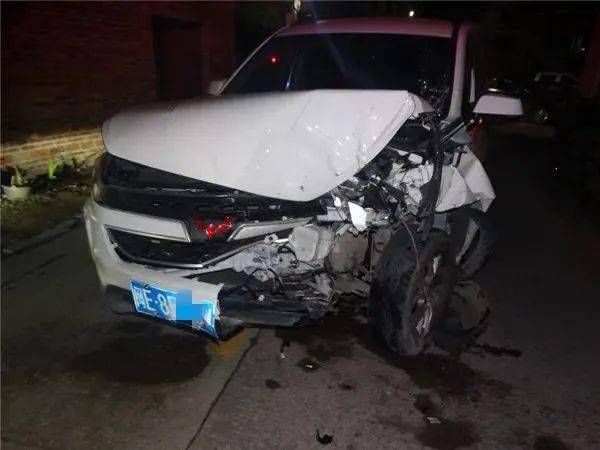 漳州一男子醉酒后驾车,撞人逃逸再撞墙!