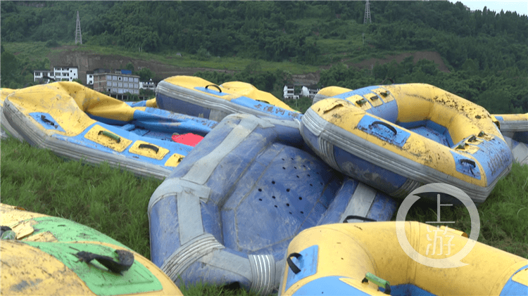忠县持续降雨引发山洪 漂流景区300多艘漂流艇被冲走