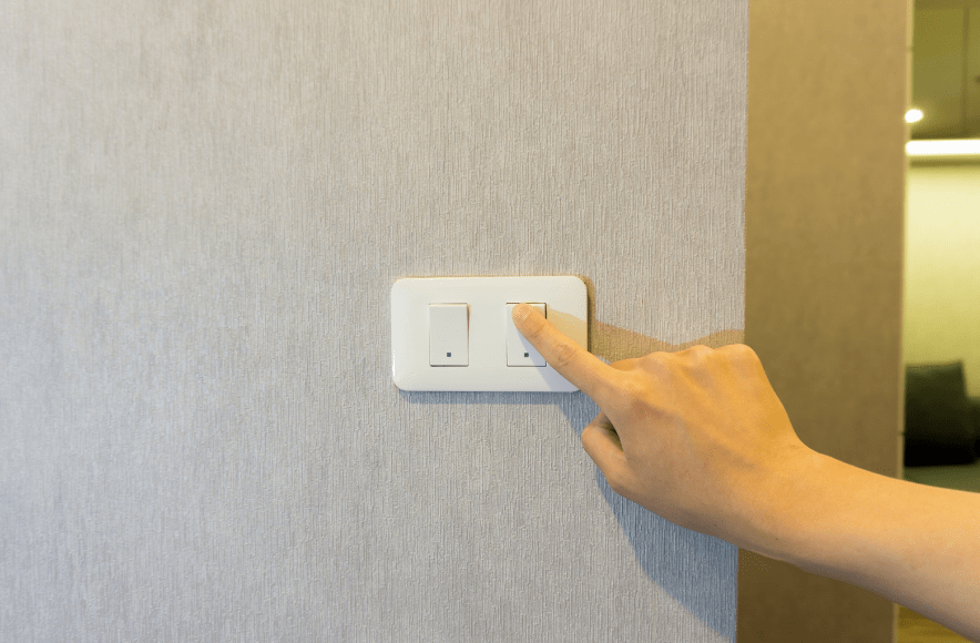 做到"人走灯灭"照明要尽量使用节能灯,离开时记得随手关灯.4.