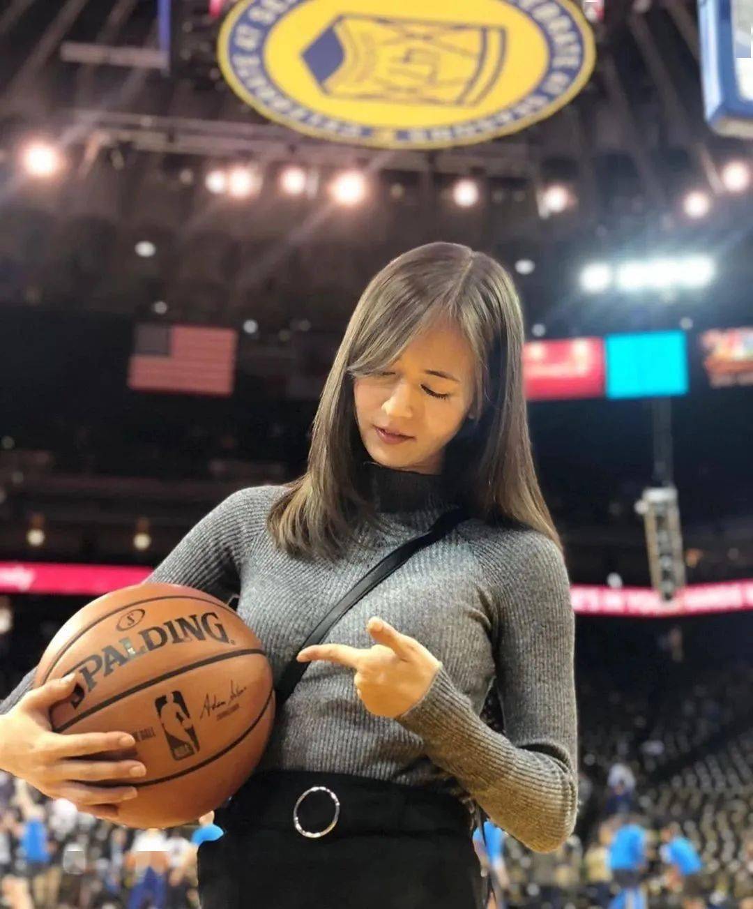 nba球場上最有料的女記者!還讓不讓人專心打球了?