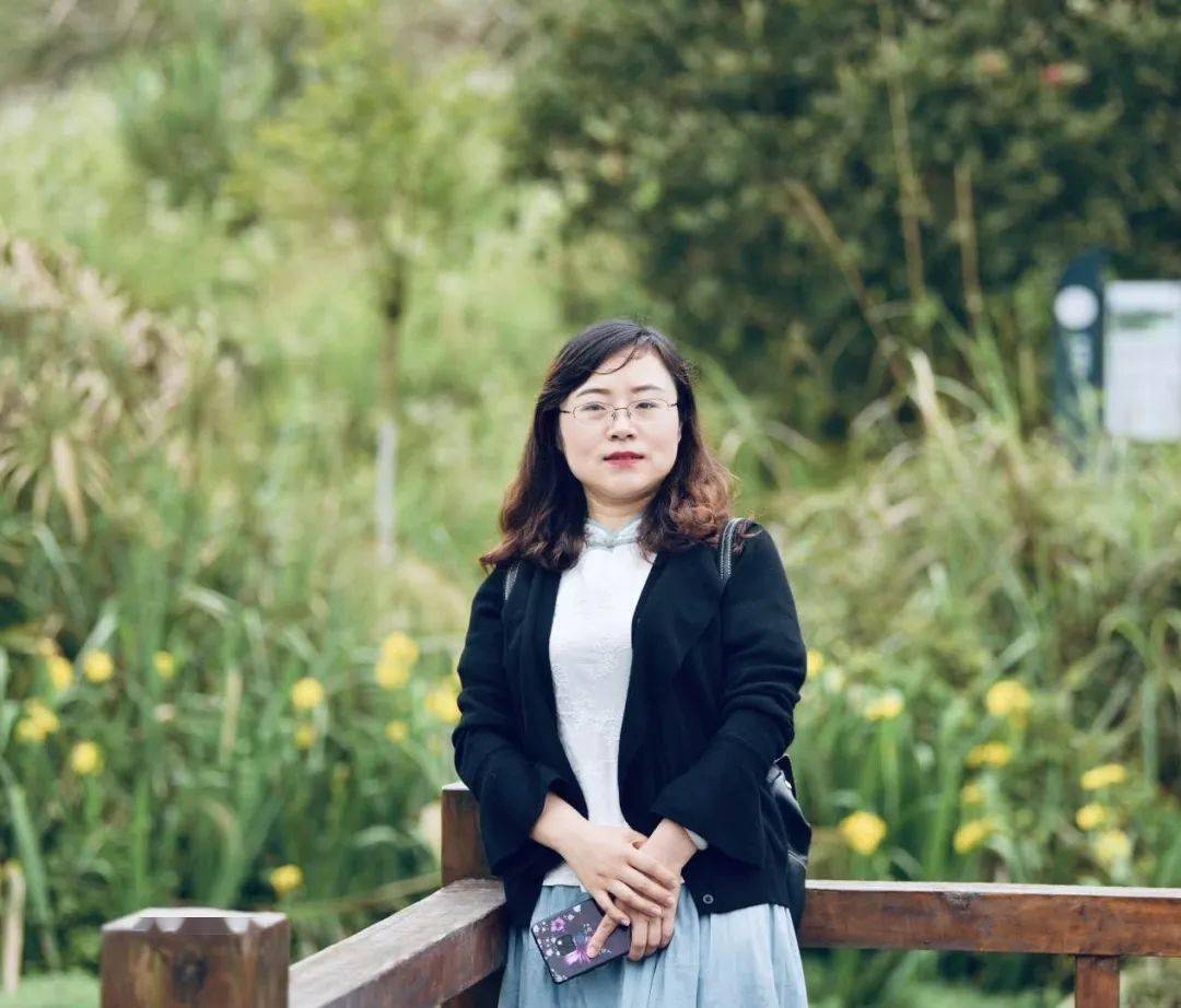 【作者简介】漠漠,本名杨云,蜀人,诗词爱好者.