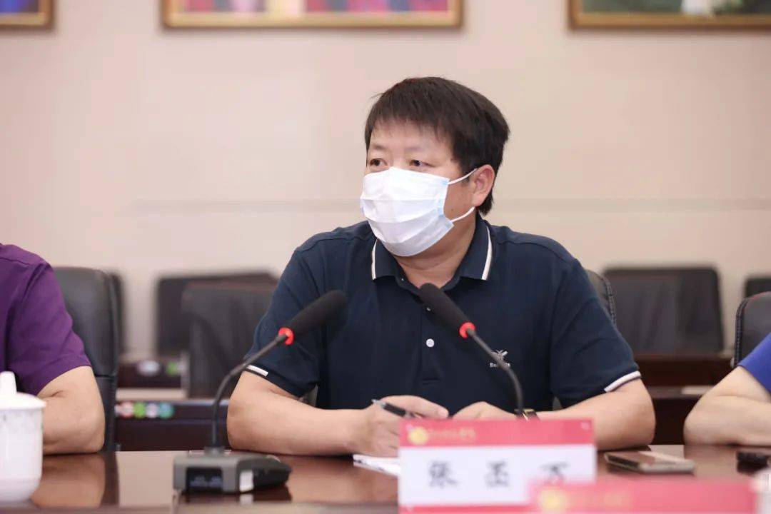 我校召开疫情防控专班工作会议_贾正国