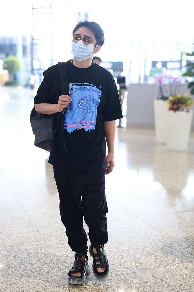 蓝色|一周潮男快拍：王源运动休闲 吴彦祖微笑绅士