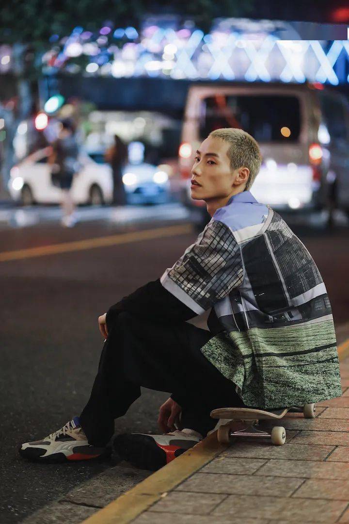 什么|换季穿什么？进来抄年轻人的答案