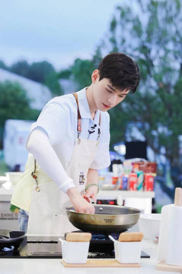 因为|《中餐厅5》编剧手记：龚俊——男孩的宝藏源于每一段经历