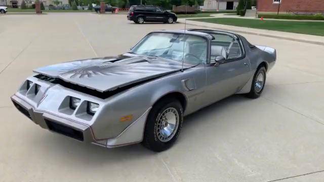 1979年的庞蒂亚克火鸟trans am,太经典了