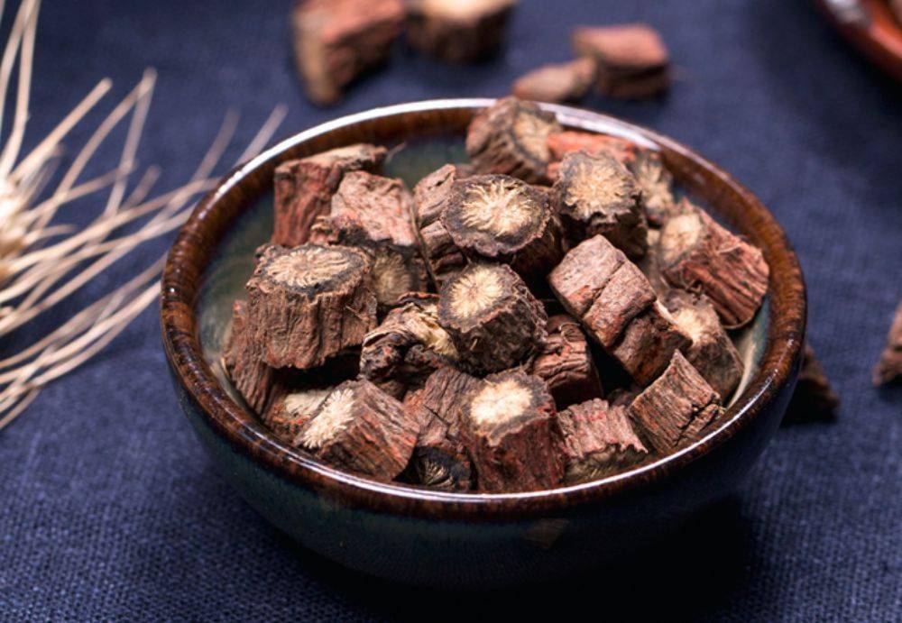 黄芪配丹参1黄芪的药用迄今已有2000多年的历史,它被誉为"脾为后天之