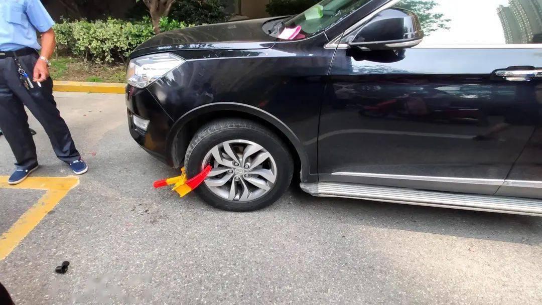 丨私自占用消防车通道?锁都"不乐意"