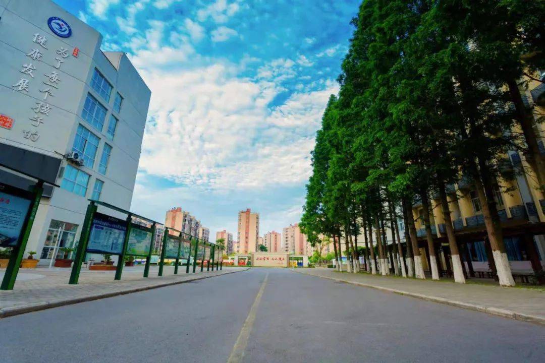 校长谈教育蚌埠八中崔进军不断反思是对学校真正的爱