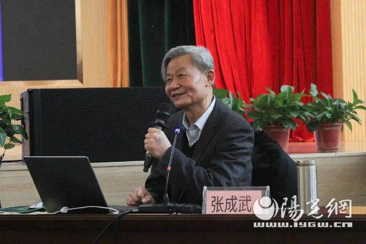 西安石油大学学生心理成长指导中心主任肖琼教授以"你若安好,便是晴天