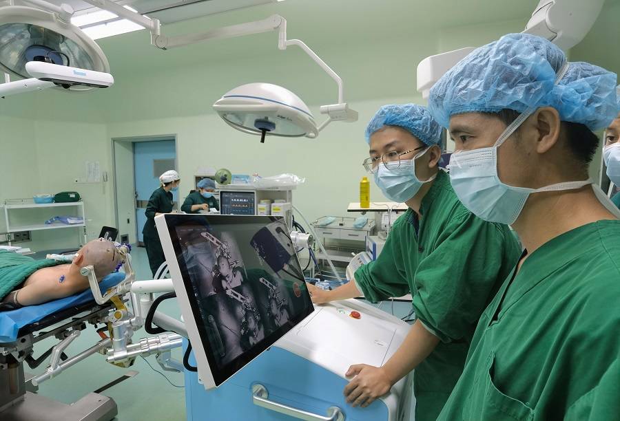 辅助|新桥医院完成重庆首例机器人辅助癫痫手术