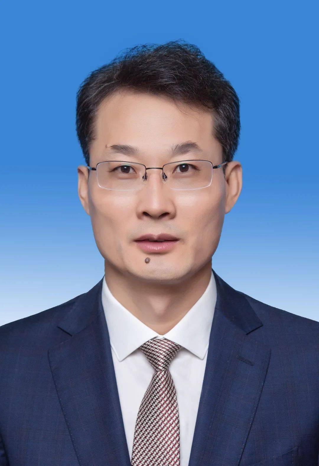 年12月生,省委党校在职研究生,中共党员,现任保定市人大常委会副主任