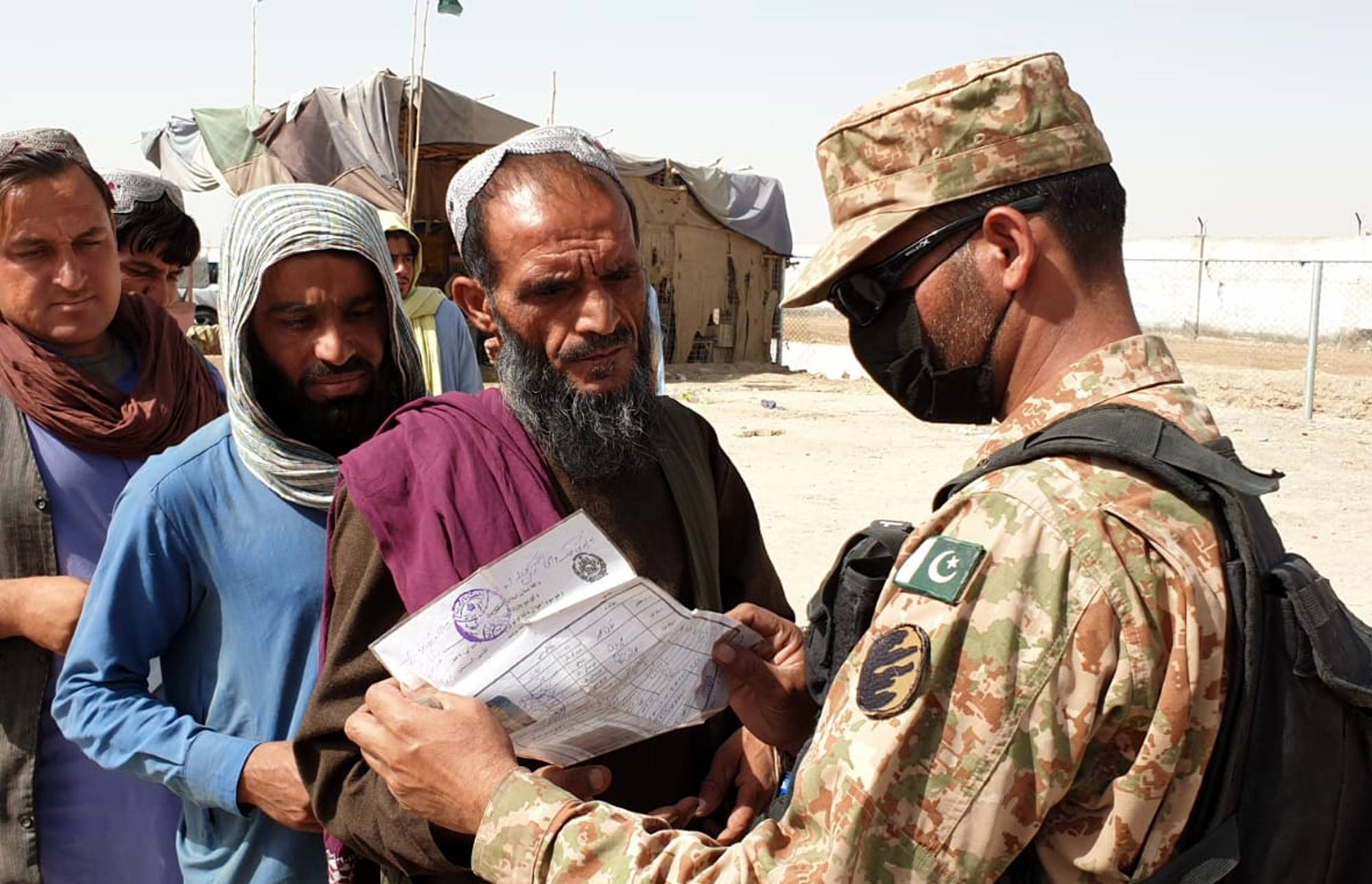 巴基斯坦边境口岸的阿富汗人