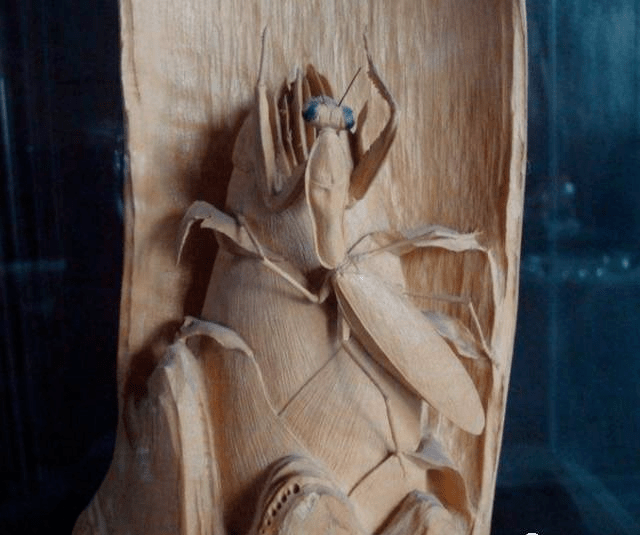 木雕里的虫趣仿佛每一只小虫都要振翅欲飞呢