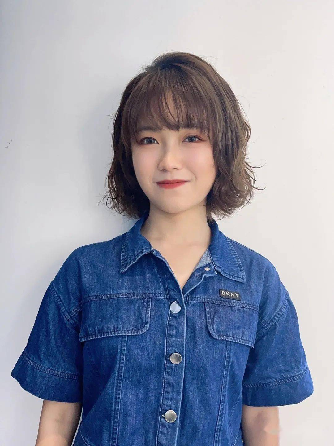 雾蓝色短发图片