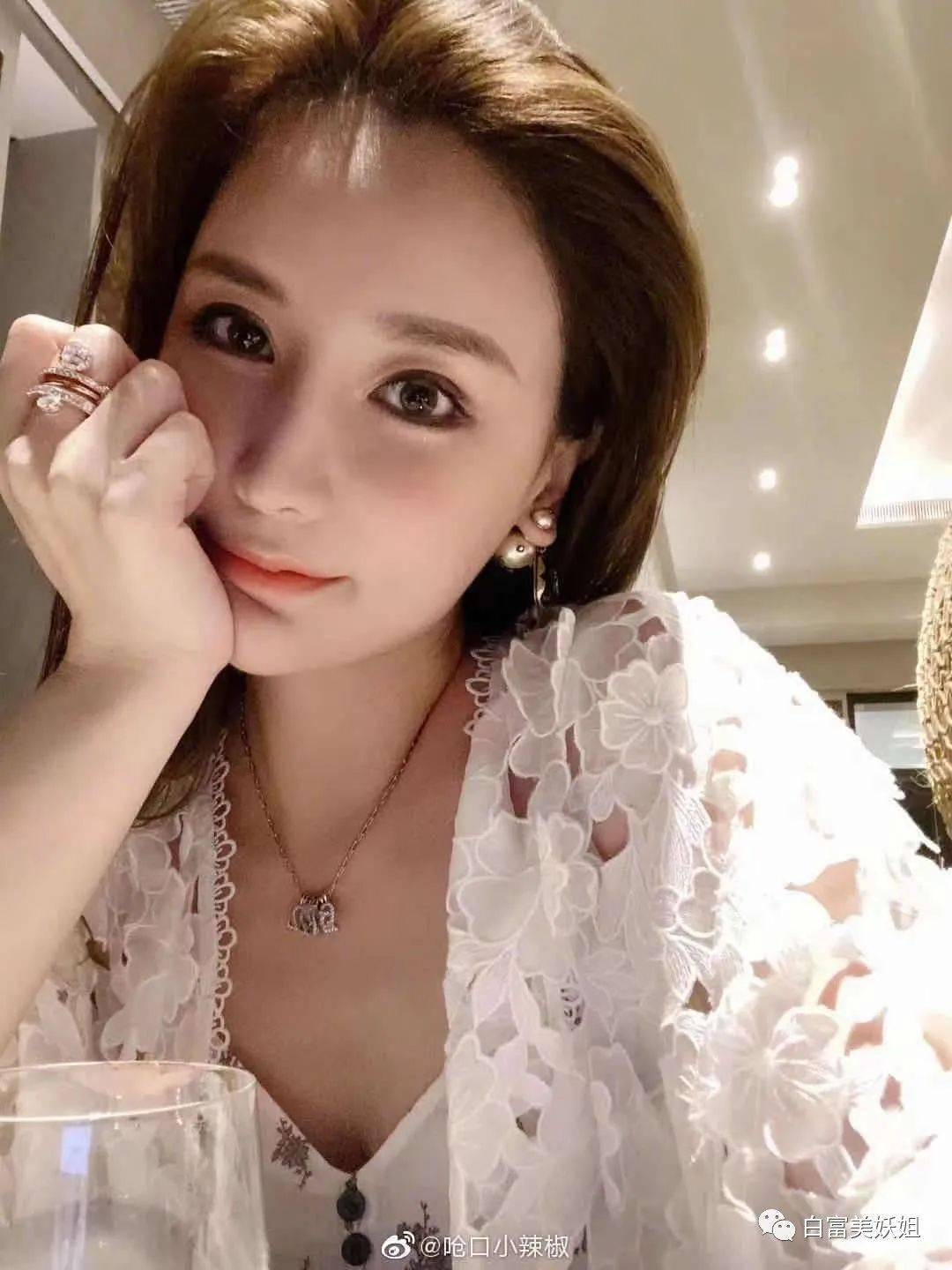 古早网红顶流持续被扒13年依然稳居小红书第一富婆